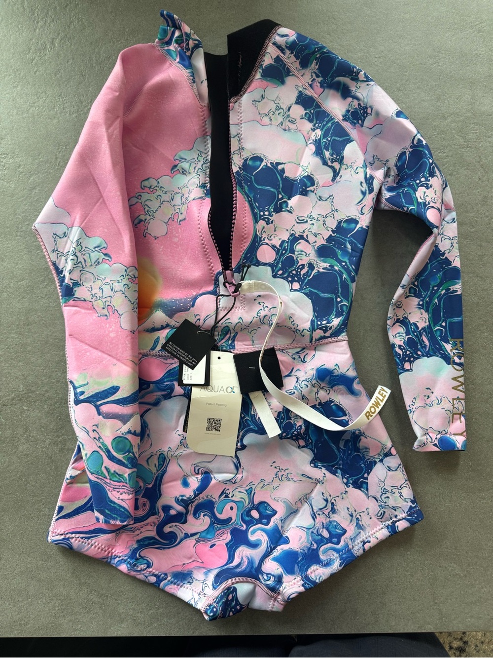 Cynthia Rowley Pink and Navy Wave-Print Long Sleeve One-Piece Swimsuit wetsuit - Picture 2 of 4